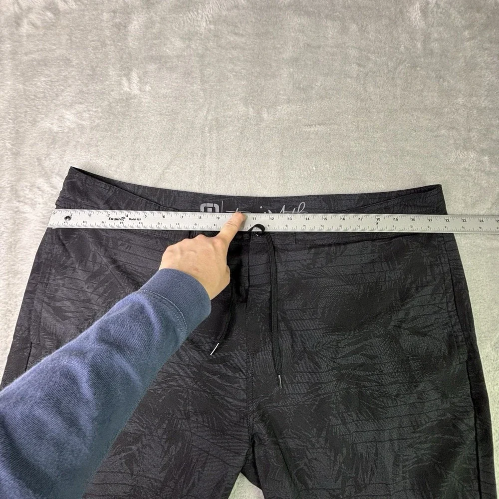 Travis Matthew Board Shorts Mens 42 Black Palm Tree Swim Trunks Zipper Pocket - Picture 7 of 14